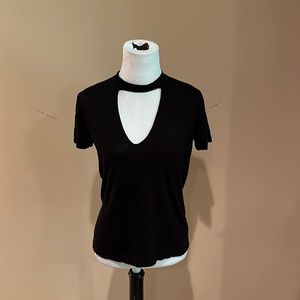 Solemio black keyhole front t-shirt